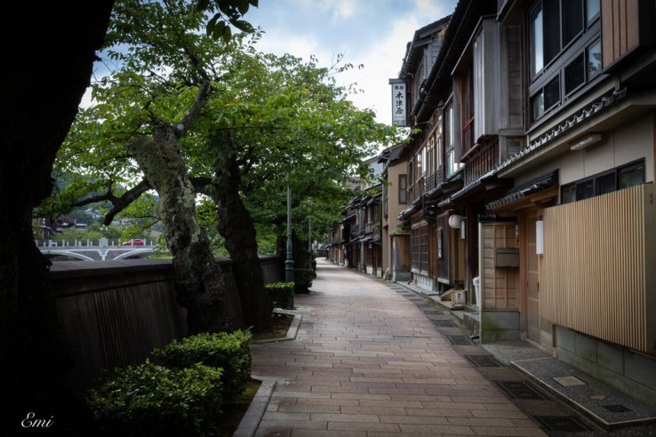Kanazawa’s Kazue-machi is an old geisha district located along the river.