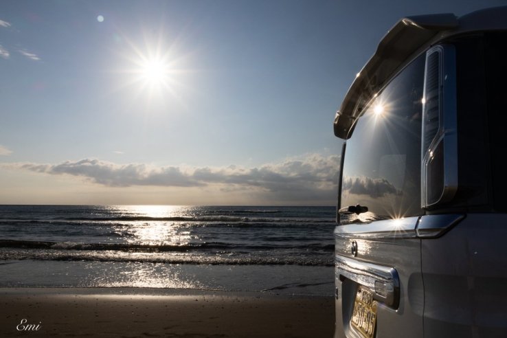 Go for a drive along 8 kilometers of sandy beach in the Chirihama Nagisa Driveway.