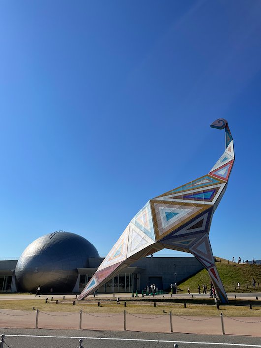 The museum looks like an egg that was laid by a dinosaur