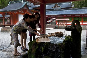 Found near the entrance, the water of these fountains is used for purification. You are supposed to clean your hands and mouth before approaching the main hall.