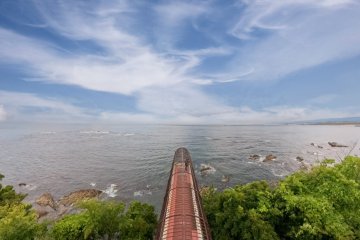 Shiomidai Observatory’s ocean walkway