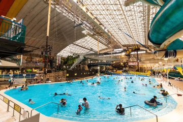 Spa Resort Hawaiians’ indoor waterpark