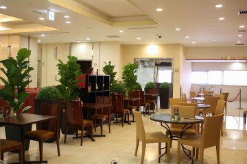 Have breakfast at the Brasserie Laurier