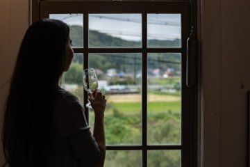 一邊欣賞田園風光一邊品嚐美酒