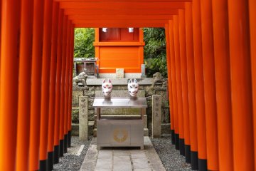 紅色鳥居的隧道