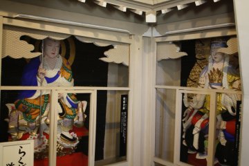 <p>Banyak dewa Buddha di dalam Kannon-sama</p>
