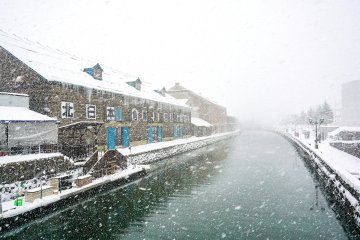 A snowy day by the Otaru Canal
