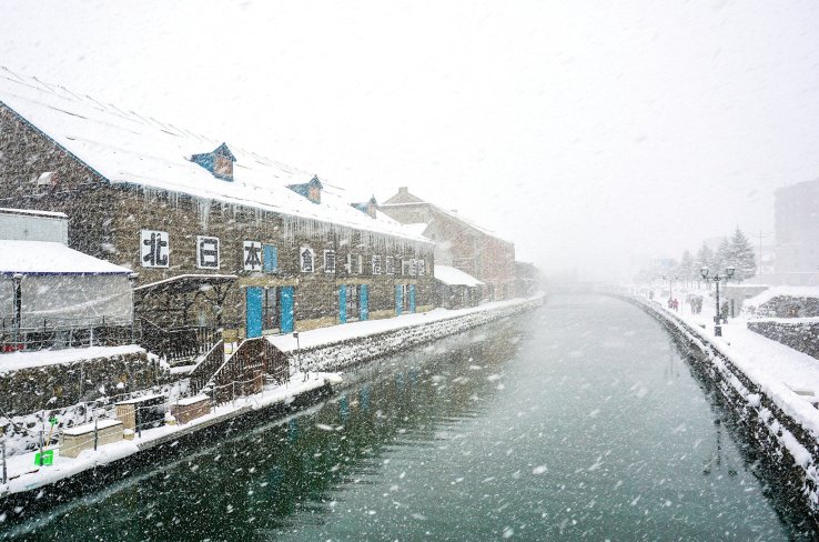 A snowy day by the Otaru Canal