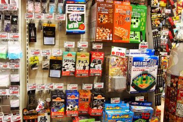 These miniature Japanese board games make great souvenirs.