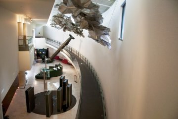 This section of the museum provides visitors with an opportunity to think about issues related to war, nuclear weapons and peace in order to realize a world without nuclear weapons.