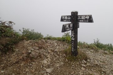 <p>Jalur ditandai dengan baik dan mudah diikuti walaupun tidak dapat membaca Kanji</p>
