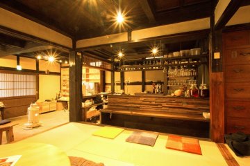 Delightful drinks and pleasant company are always on the menu in the communal area at Uchikobare.