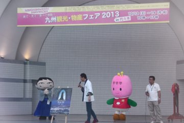 Curious things happening on stage