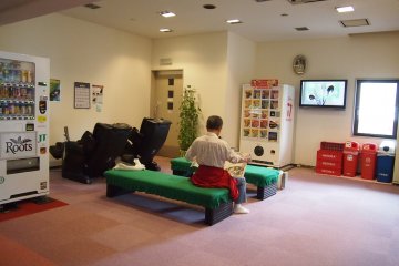 Rest at the lobby of Nu-land after your bath and before hitting the streets.