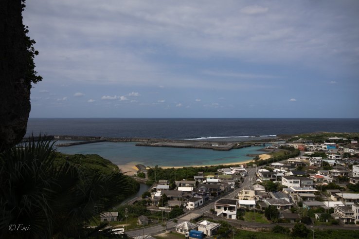 A view from an 85-meter-high cliff in the Sonai area of Yonaguni Town, which is located in the northeast of the island.