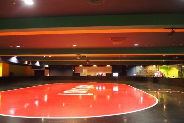 Roller-skating in skates on loan can be a smelly affair, but given that in Tokyo there aren't many places to do it, definitely try it out!