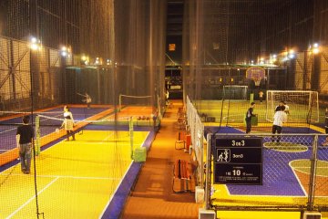 Outdoor courts where you can play cage soccer, badminton, tennis, volleyball, ...