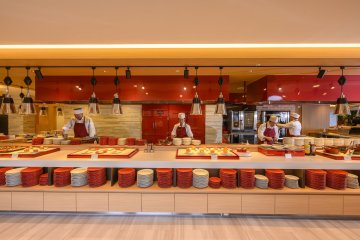 Live kitchen at ATAMI BOLD KITCHEN