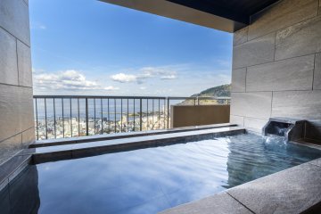 Guest room with an open-air bath