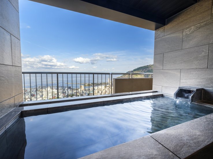 Guest room with an open-air bath