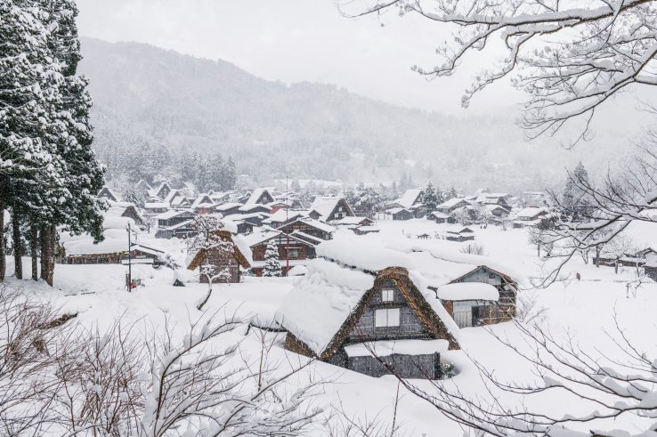 Snowy views of Shirakawa-go