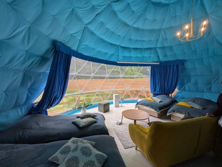 Dome tents at Glamping B&V