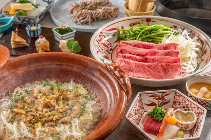 Seasonal kaiseki cuisine (specific meals change throughout the year)