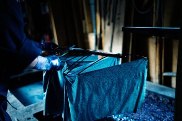 Traditional indigo dyeing (aizome)