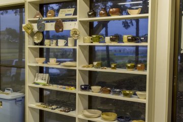 Samples of the pieces you can make yourself at Daisenya in Kannami