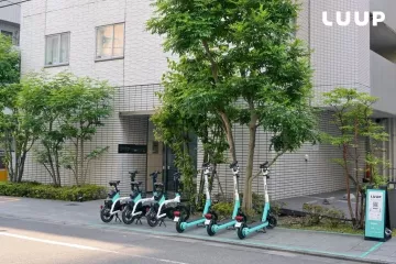 LUUP's e-bikes and e-scooters lined up at a Port station
