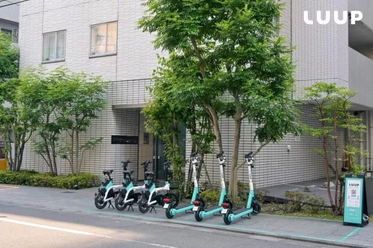 LUUP's e-bikes and e-scooters lined up at a Port station