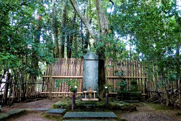 The grave stone of Koetsu Hon Ami