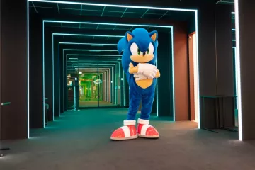 Sonic waiting to greet his fans