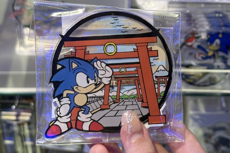 The exclusive Japan x Sonic style goods, such as Sonic by a torii gate