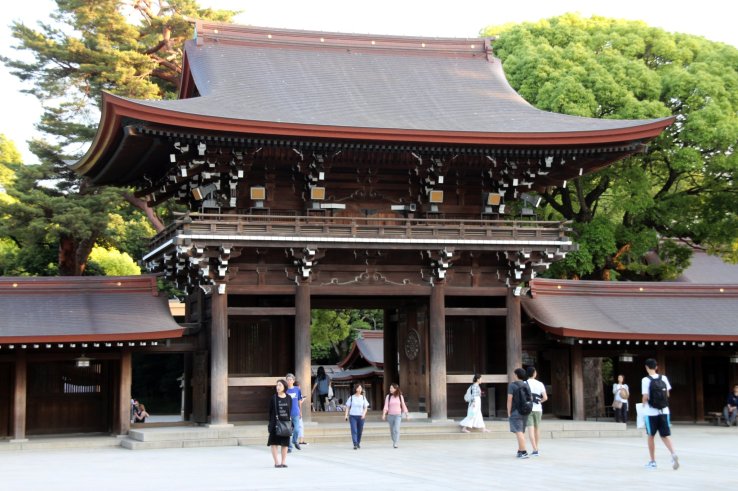 Shinmon Gate, the main entrance to Meiji Jingu
