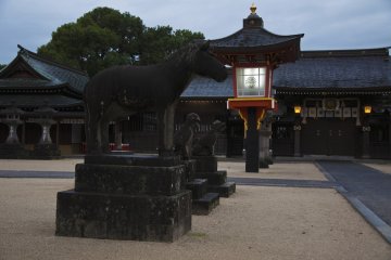 <p>At a Japanese shrine you often find statues of animals such as foxes or horses. These aren't statues of kami (gods) but of animals that serve the kami in various ways.</p>