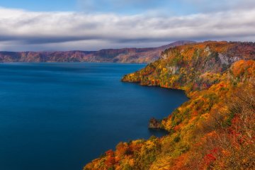 Fall foliage at Lake Towada