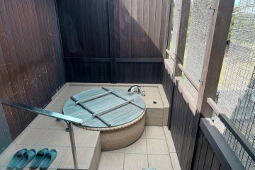 The outdoor soaking tub