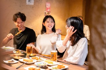 Friends catching up at an izakaya