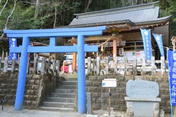 Hayaakitsuhime Shrine’s blue torii gate