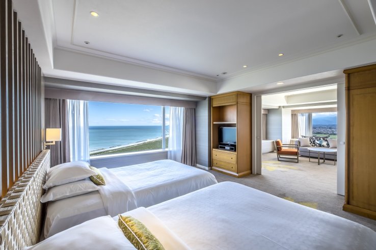Club Suite Grand in the Phoenix Seagaia Ocean Tower