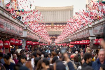 Crowds of people in Asakusa’s Nakamise Shopping Street