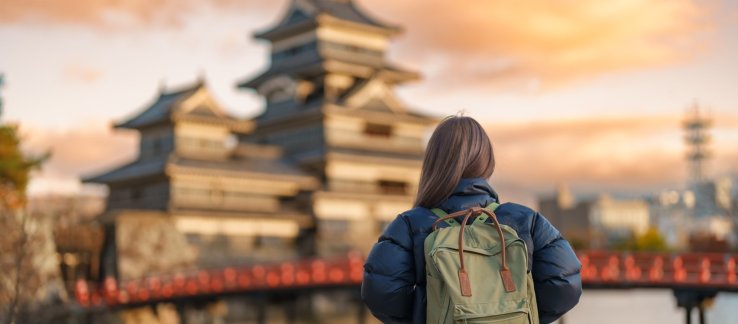 A solo traveler looking at Matsumoto Castle