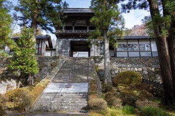 Sekisuiji (碩水寺), one of the 33 Kannon pilgrimage temples of Shinano, located in Chikuhoku Village.