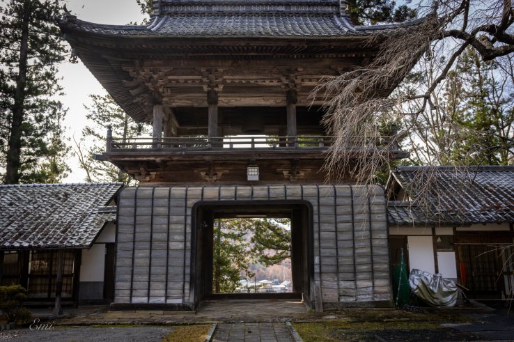 Sekisuiji (碩水寺) was founded sometime during the Muromachi period (1336–1573).
