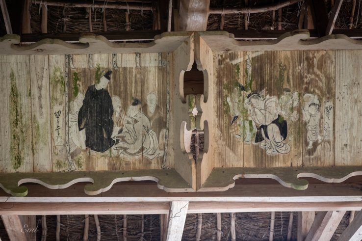 Decorated historical illustrations above Kariyasawa Shinmeigu (刈谷沢神明宮).