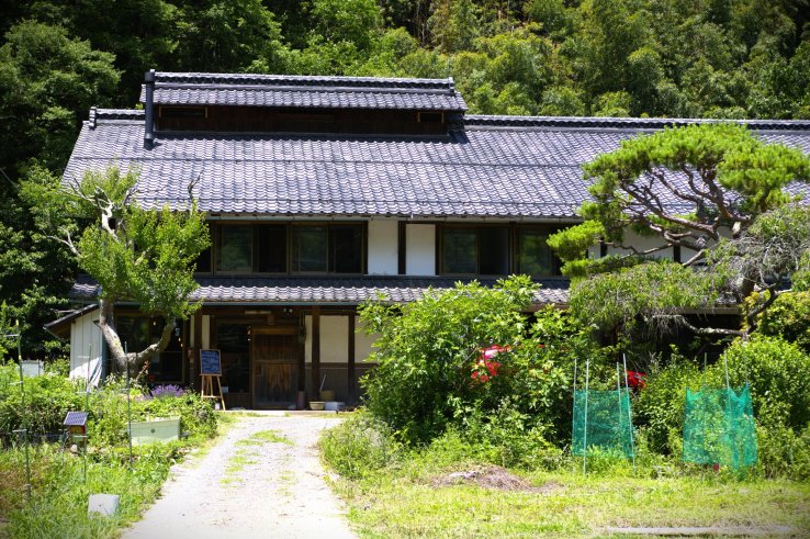 Silk and Soy, the 160-year-old farmhouse once belonged to a family who ran a silkworm business. *Photo taken in summer.