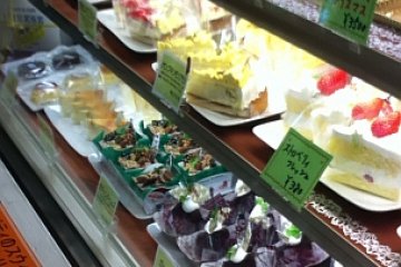 Cakes, cakes, pies