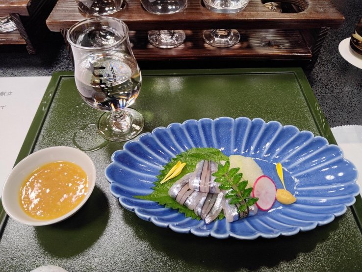 Shochu paired with silver-stripe round herring