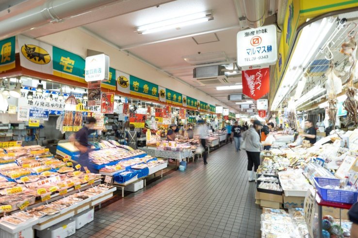 Fresh seafood and countless stalls at Hasshoku Center